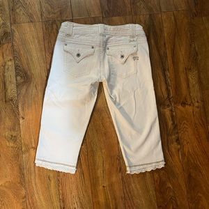 Gorgeous Miss Me off white denim capris